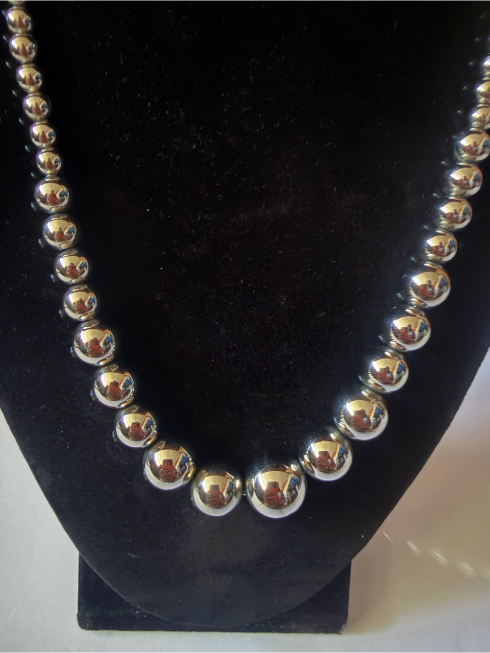 FADI - Elegant Silver Bead Necklace - Classic Women's Jewelry - Picture 3 of 4